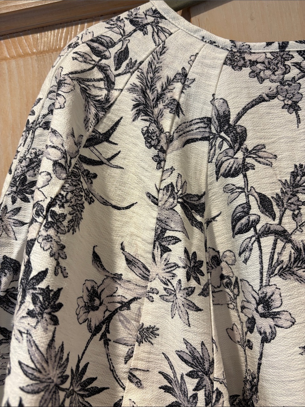 H&M Cream and Black Floral Puff-Sleeve Dress - Picture 9 of 10